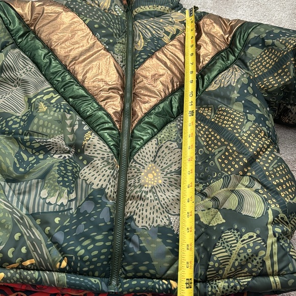 Farm Rio, NWT,Green Metallic Leopard Print Reversible Puffer Jacket, Size Small - Picture 16 of 16